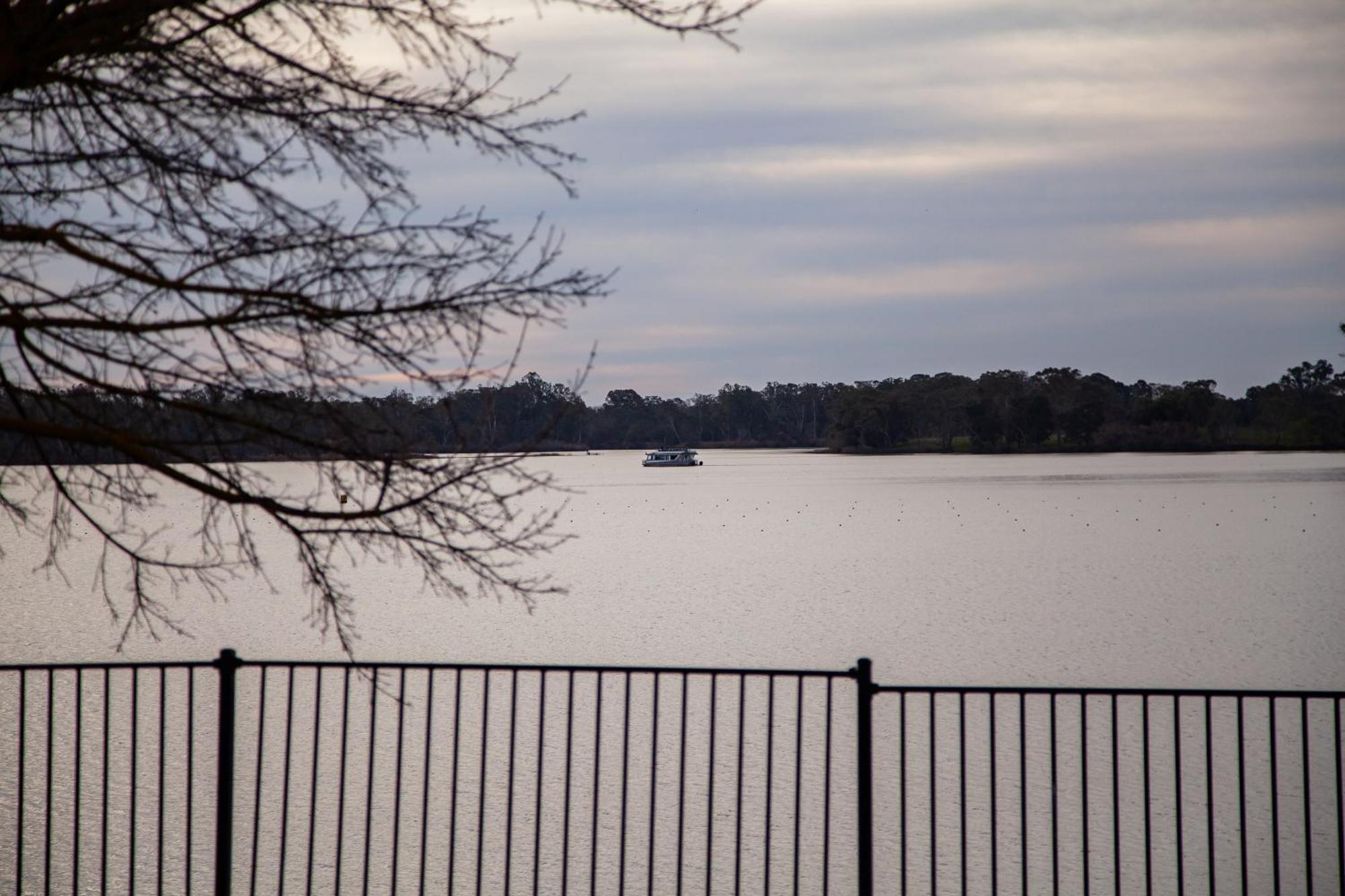 Nagambie Waterfront Motel מראה חיצוני תמונה